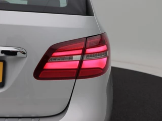 Mercedes-Benz B-klasse 250 Ambition Automaat 211 Pk | Camera | Trekhaak | Keyless | LED | Navigatiesysteem | Parkeersensoren | 18 Inch | 81.928 Km / 18