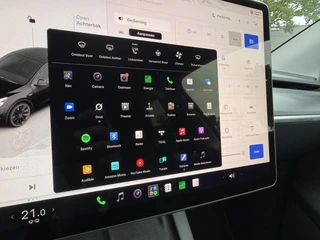 Tesla Model Y Long Range AWD 75 kWh / 24