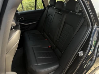 BMW 3-serie Touring 320e Business Edition Plus | Camera | Laser | Stoelverwarming | Carplay | / 30