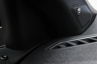 Volkswagen T-Roc 2.0 TSI 4Motion R | PANORAMADAK | BEATS | AKRAPOVIC UITLAAT | CAMERA | TREKHAAK / 8