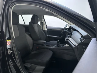 Škoda Octavia Combi 1.0 TSI 110pk Business Edition Navigatie Parkeersensoren App-Connect DAB+ / 6