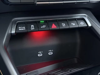 Audi A3 Sportback 45 TFSI e S edition Competition 272pk PHEV| 8.000KM!  | INCL. BTW | 143km RANGE WLTP!! | ADD. CRUISE | PANORAMADAK | FABRIEKSGARANTIE t/m 04-2027| MEGA COMPLETE AUTO| S-LINE BINNEN + BUITEN| LEDER| / 40