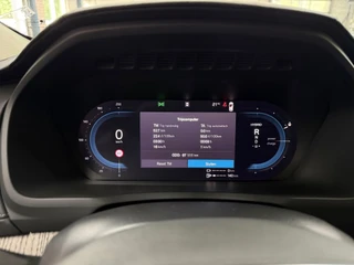 Volvo XC90 2.0 T8 Plug-in AWD Ultra Dark | Massage | Luchtvering | 22Inch | 7-Pers. | Pano |360°|H & K |Head-Up|Elektr Trekhaak / 8