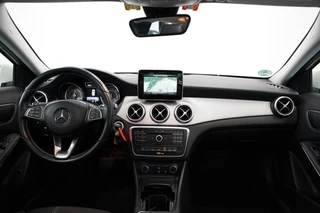 Mercedes-Benz GLA 200 Ambition  Panoramadak Navigatie Bi-Xenon / 6