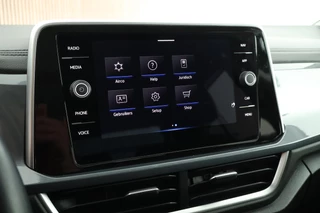 Volkswagen T-Roc 1.0 TSI 110pk Style Trekhaak LED Virtual Cockpit Navigatie / 21