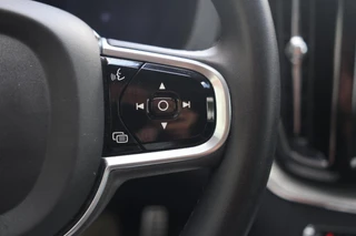 Volvo XC60 T6 Recharge AWD R-Design | Trekhaak | Parkeercamera |Panoramadak | Longe Range | Keyless / 38