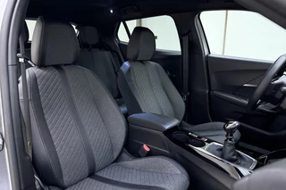 Peugeot 2008 1.2 Turbo 100 Allure | Adaptive Cruise Control | Draadloos Apple Carplay & Android Auto | Parkeersensoren voor & achter | 17'' Lichtmetalen velgen | Full LED / 11