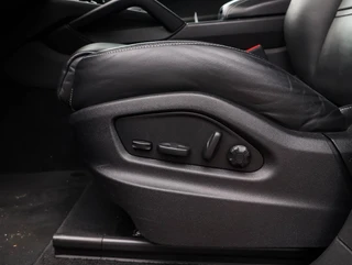 Porsche Cayenne Coupé 3.0 E-Hybrid Pano Achterasbesturing Krijtgrijs Luchtvering Softclose Stoelkoeling SOH 88,7% / 6
