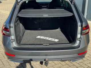 Skoda Superb Combi 1.5 TSI Sportline * Trekhaak * AUTOMAAT * Navigatiesysteem * Achterbank verwarmd * / 11