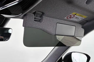 VOYAH Courage Business Edition 80 kWh Head-Up Stoelverwarming Panoramadak / 46