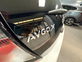 Toyota Aygo X 1.0 VVT-i MT first / apple /stoelverw /cruisec /camera/pdc/clima/boeken / 28