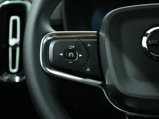 Volvo EX40 SINGLE MOTOR PLUS BLACK EDITION 70 KWH 100% SOH  | Trekhaak | Harman Kardon | Warmtepomp / 31