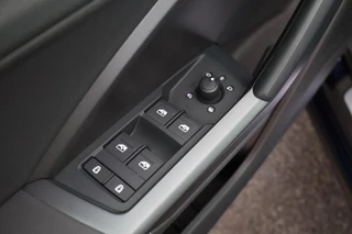 Audi Q3 45 TFSIe 245pk S edition Trekhaak Keyless Stoelverwarming Navigatie Adaptive Cruise S-Line / 16
