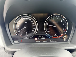 BMW X1 xDrive20i High Executive  | Afn. trekhaak | Pano | LED | Leder | Sportstoelen | Apple/Android | Stoelverwarming / 7