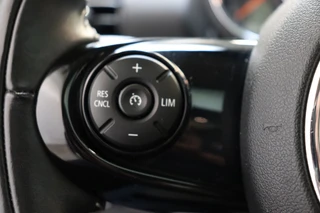MINI Clubman Cooper Salt Business Automaat  / Navigatiesysteem / Panoramadak / 17 Inch / Apple CarPlay / Chrome Line / Head-Up Display / Climate Control / Bluetooth / Cruise Control / 33
