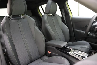 Peugeot e-208 EV GT 51 kWh 16% Bijtelling | 400+ km Actieradius WLTP | Panorama Dak | Navigatie | Camera Voor & achter | Airco | Cruise Control / 18