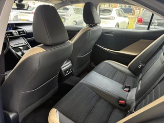 Lexus IS 300h Hybrid Sport Edition / 15