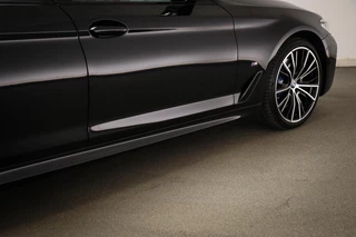 BMW 5-serie Touring 540i xDrive M-Sport | Facelift | PANORAMADAK | 360 CAMERA | TREKHAAK / 32