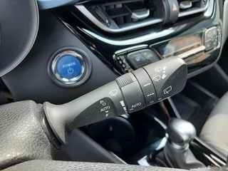 Toyota C-HR 1.8 HYBRID BI-TONE STUUR/STOEL&WISSERVERW. DODEHOEK DETECTIE ALL-SEASON PARELMOER/BI-TONE-LAK KEYLESS LED / 16