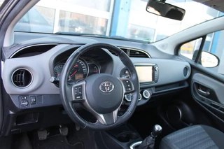 Toyota Yaris 1.3 VVT-I ASPIRATION Navigatie / Trekhaak / Cruise control / 18