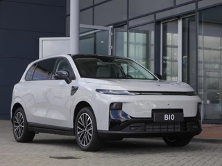 Leapmotor B10 Design Hybrid EV 18.8 kWh | Nu beschikbaar | Wltp 900km gecombineerd | Elektrisch 82km Wltp | Luxe uitvoering | Camera rondom | Stoel en stuurverwarming | Draadloze telefoonoplader | Keyless entry en start
