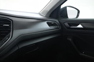 Volkswagen T-Roc 1.5 TSI Sport  150PK, Automaat, Apple carplay, Climate, / 27
