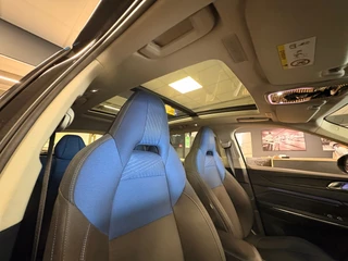 Lynk & Co 01 1.5 / pano / navi / camera / Infinity / memory / elec klep / Apple Android carplay / 43