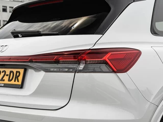 Audi Q4 e-tron 40 Launch edition S Competition 77 kWh | Trekhaak | HUD | Warmtepomp | ACC | Matrix LED | Leder | Keyless | Camera | Sonos audio | 20" | Dealeronderhouden / 56