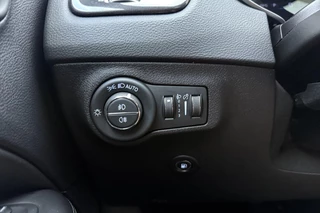 Jeep Compass 4xe 240 Plug-in Hybrid Electric S | Navigatie | Lederen bekleding | Panoramisch schuifdak | Keyless | Stoelverwarming | Zwart dak / 22
