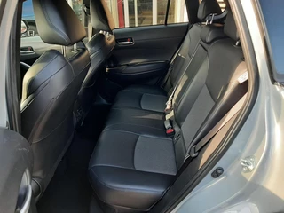 Toyota Corolla Cross 2.0 HYBRID FIRST EDITION BLIND-SPOT ELEK-ACHTERKLEP KEYLESS LM-VELGEN PARK-SENSOREN APPLE/ANDROID STOELVERW DRAADLOOS-LADEN AD-CRUISE BLUETOOOTH DAB+ / 30
