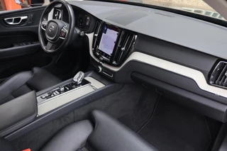 Volvo XC60 T6 Recharge AWD Inscription | Stoelverwarming | Trekhaak | Parkeercamera | Panoramadak | Pilot Assist |  BLIS  | Leder | Keyless / 29
