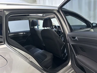 Volkswagen Golf Variant 1.0 TSI DSG Highline Business R LED Panoramadak Stoelverwarming Navigatie Parkeersensoren / 19