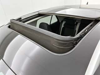 Volkswagen T-Roc 1.5 TSI Sport Automaat | Adaptive Cruise | CarPlay | Camera | Panoramadak | Parkeersensoren | Trekhaak | NAP / 30