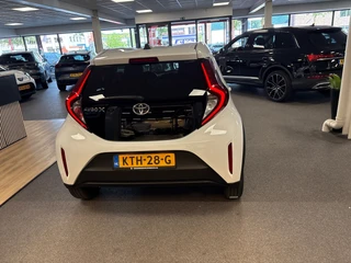 Toyota Aygo X 1.0 VVT-i MT Play /clima/stoelverw / camera/cruisec /pdc/apple/boeken / 8