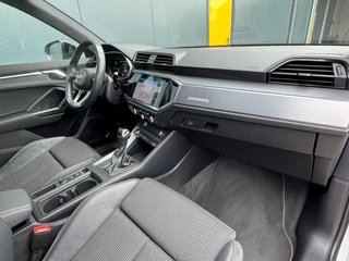 Audi Q3 35 TFSI S Line Edition * Panoramadak * Trekhaak * Stoelverwarming * Parkeercamera * / 24