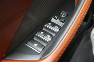 BMW 8 Serie M850i xDrive High Executive M Sport Pakket Automaat  / Live Cockpit Professional / Individual Leder Merino / Driving Assistant / Carbon Exterieur / Active Steering / Laserlight / M Sportremsysteem / Active Cruise Control met Stop en Go-functie / M Sportdifferentieel / Shadow Line / Achteruitrijcamera / Harman Kardon / 38