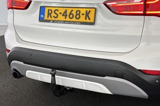 BMW X1 sDrive18i Executive Sport Line Panoramadak Trekhaak Groot Navi Stoelverwarming / 12