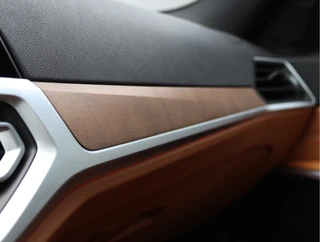 BMW 3 Serie 320i High Executive Edition  | Schuifdak | Leder | Camera | Org. NL / 60