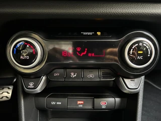 Kia Picanto 1.0 DPI GT-Line Automaat | Apple Carplay / Android Auto | Navigatiesysteem | Stoel + Stuurverwarming | Elektrisch Bedienbaar Schuif / Kanteldak | Parkeersensoren + Camera Achter | Cruise Control | Dodehoekdetectie + Correctie | Lichtsensor | 16"Lichtmetalen Velgen / 26