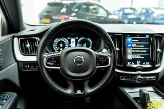 Volvo XC60 2.0 T8 Twin Engine AWD R-Design | Pano | Trekhaak zwenkbaar | Navi | Cam / 5