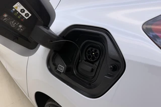 Opel Corsa Electric Long Range GS 51 kWh | Climate control | NIEUW | tot 429km WLTP | 100kW snelladen | Stoel- & stuurverwarming | Camera | Apple Carplay/Android Auto / 18