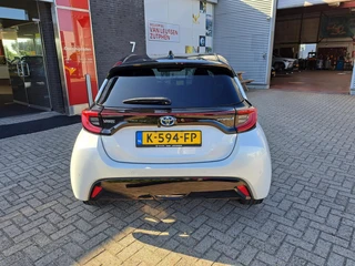 Toyota Yaris 1.5 Hybrid Executive DODEHOEK PARELMOER SPORTSTOELEN STOELVERWARMING PDC LED / 7