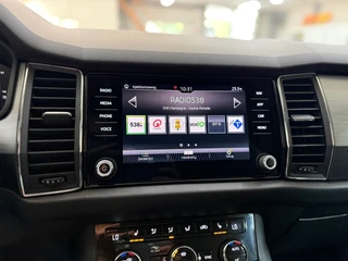 Skoda Kodiaq 1.5 TSI Ambition 7p. | 7-persoons | Carplay & Android Auto | Trekhaak | Camera | Stoelverwarming | KESSY | 18 Inch / 18