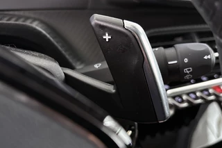 Peugeot 208 1.2 Hybrid 110 e-DCS6 Allure Achteruitrijcamera Apple CarPlay Navigatie / 37