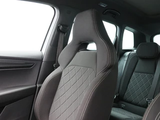 Skoda Karoq 1.5 TSi 150 Pk Automaat Sportline Business | Trekhaak | Stoel/Stuurverwarming | Panorama dak | Matrix LED | Camera | CarPlay | Parkeersensoren | 18 Inch | 50.137 Km !! / 37