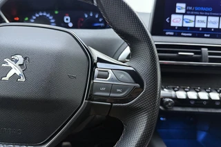 Peugeot 3008 1.2T GT Line 130pk | Navigatie | Achteruitrijcamera | Climate Control | LED koplampen | Handsfree kofferklep | Keyless Entry & Start | Apple Carplay & Android Auto | 19'' Lichtmetalen velgen | 1.400kg trekgewicht | 1e eigenaar / 25