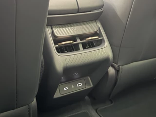 Lynk & Co 08 1.5 More NIEUW | 200 km bereik | 349 PK | Pano | Massage | HK | Stoelverw. + Ventilatie ( Vestiging - Nieuwegein ) / 37