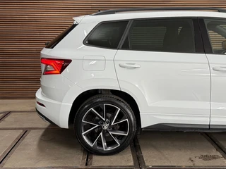 Skoda Karoq 1.5 TSI DSG 4x4 Sportline Business | 1800KG Trekgewicht | Carplay | Sportstoelen | Camera / 14