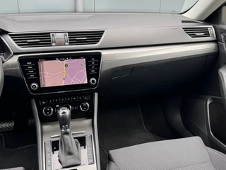 Skoda Superb Combi 1.4 TSI iV Style * AUTOMAAT * Trekhaak * Navigatiesysteem * Elektr. Kofferklep * / 26