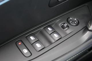 Peugeot 208 1.2 PureTech 131PK GT-Line  | Panoramadak | 3D Cockpit | BLIS | Navigatie / 19